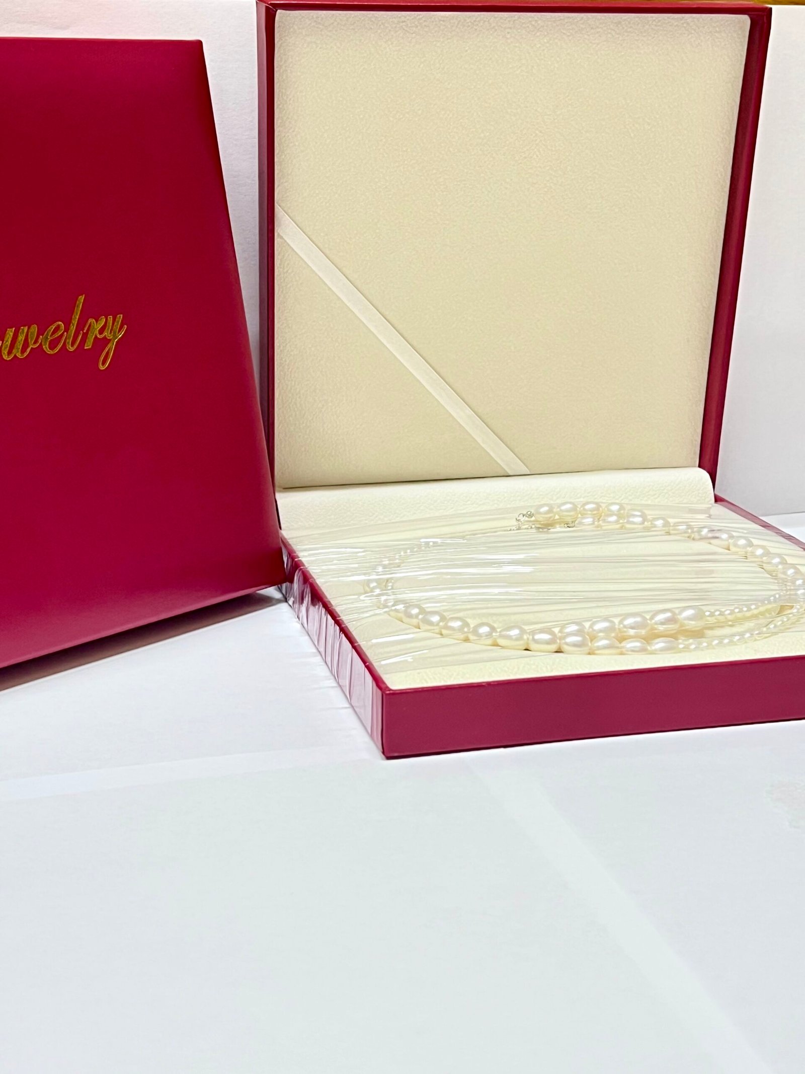Elegant Luxury Multi-Layer Freshwater Pearl Necklace - Image 2